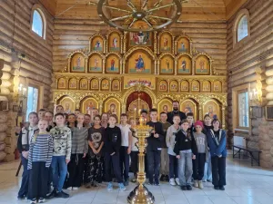 Экскурсия в храме для школьников
